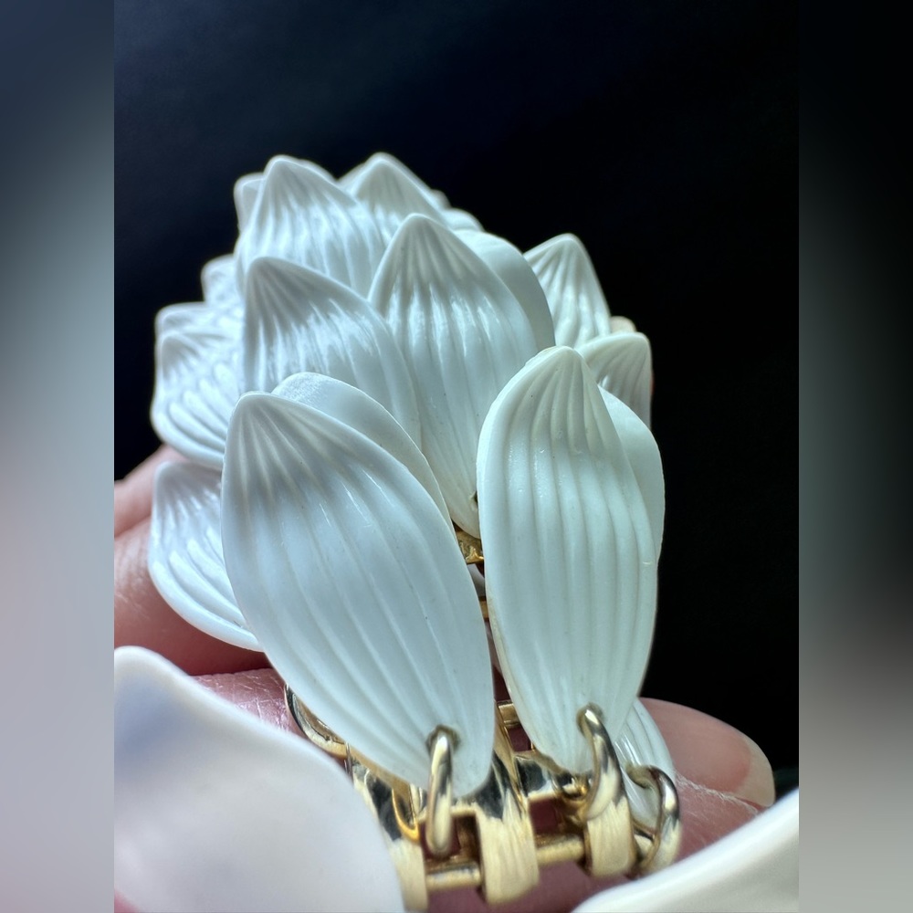 Vintage Napier White Leaf Bangle Bracelet